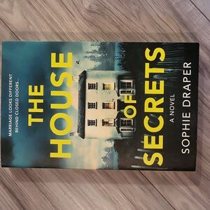 3/$18 💫 The House of Secrets - Sophie Draper